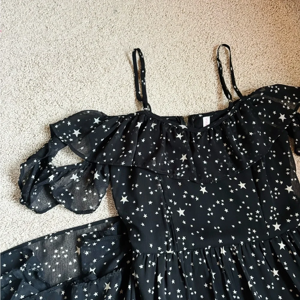 black and white star print off the shoulder tiered ruffle maxi dress - Picture 6 of 15